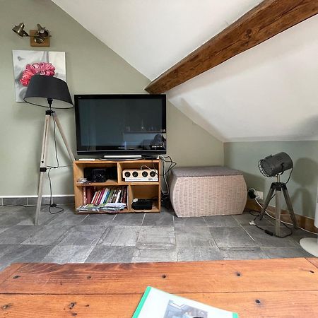 Les Combles De L Aure Grand Studio Cosy Confortable Classe 3 Etoiles Centre Bayeux 2 Mn A Pied Cathedrale Proche Plages Du Debarquement Экстерьер фото