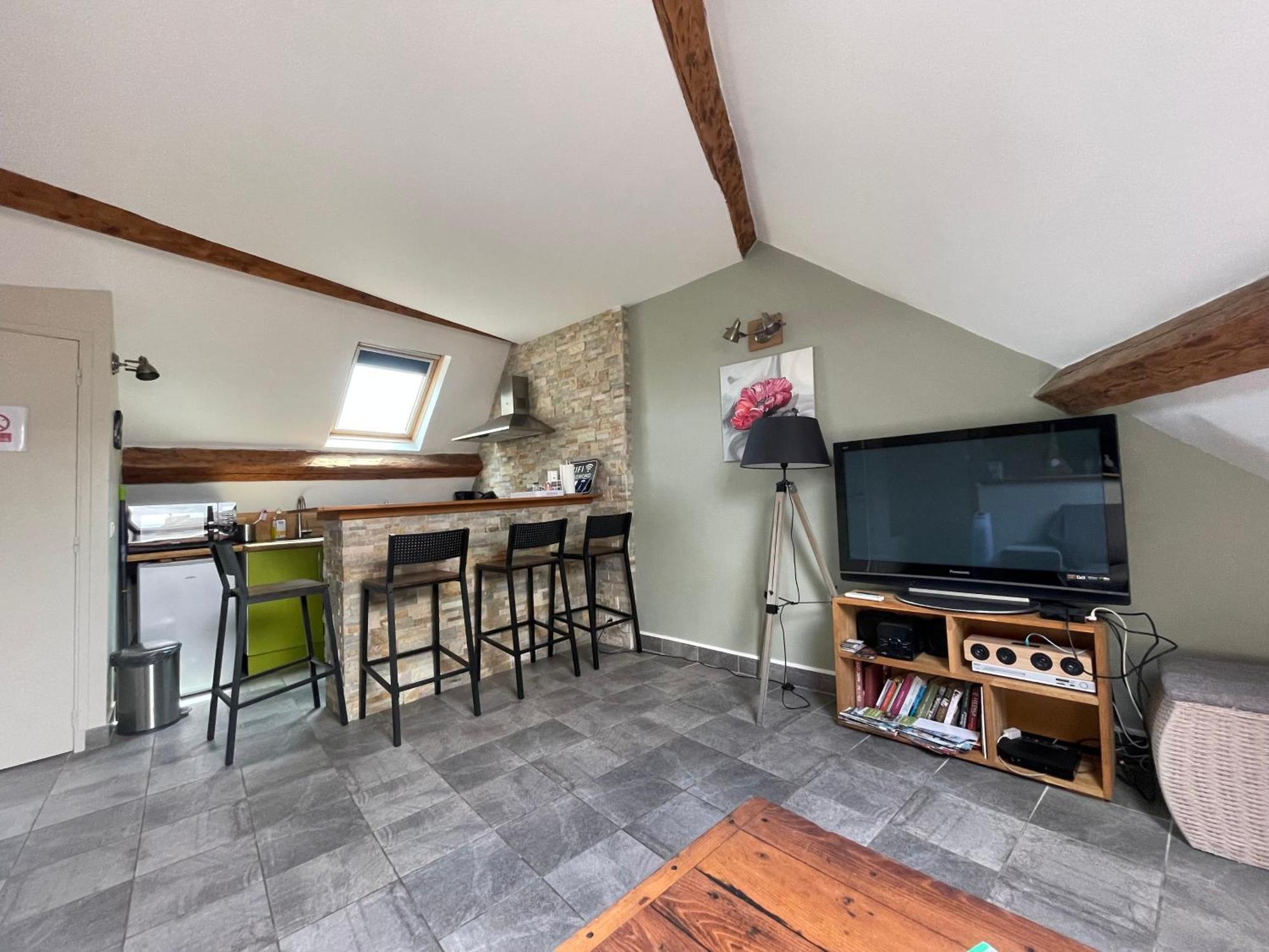 Les Combles De L Aure Grand Studio Cosy Confortable Classe 3 Etoiles Centre Bayeux 2 Mn A Pied Cathedrale Proche Plages Du Debarquement Экстерьер фото