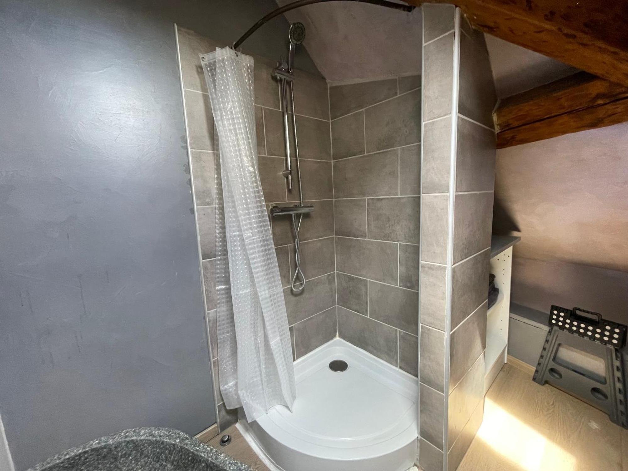 Les Combles De L Aure Grand Studio Cosy Confortable Classe 3 Etoiles Centre Bayeux 2 Mn A Pied Cathedrale Proche Plages Du Debarquement Экстерьер фото