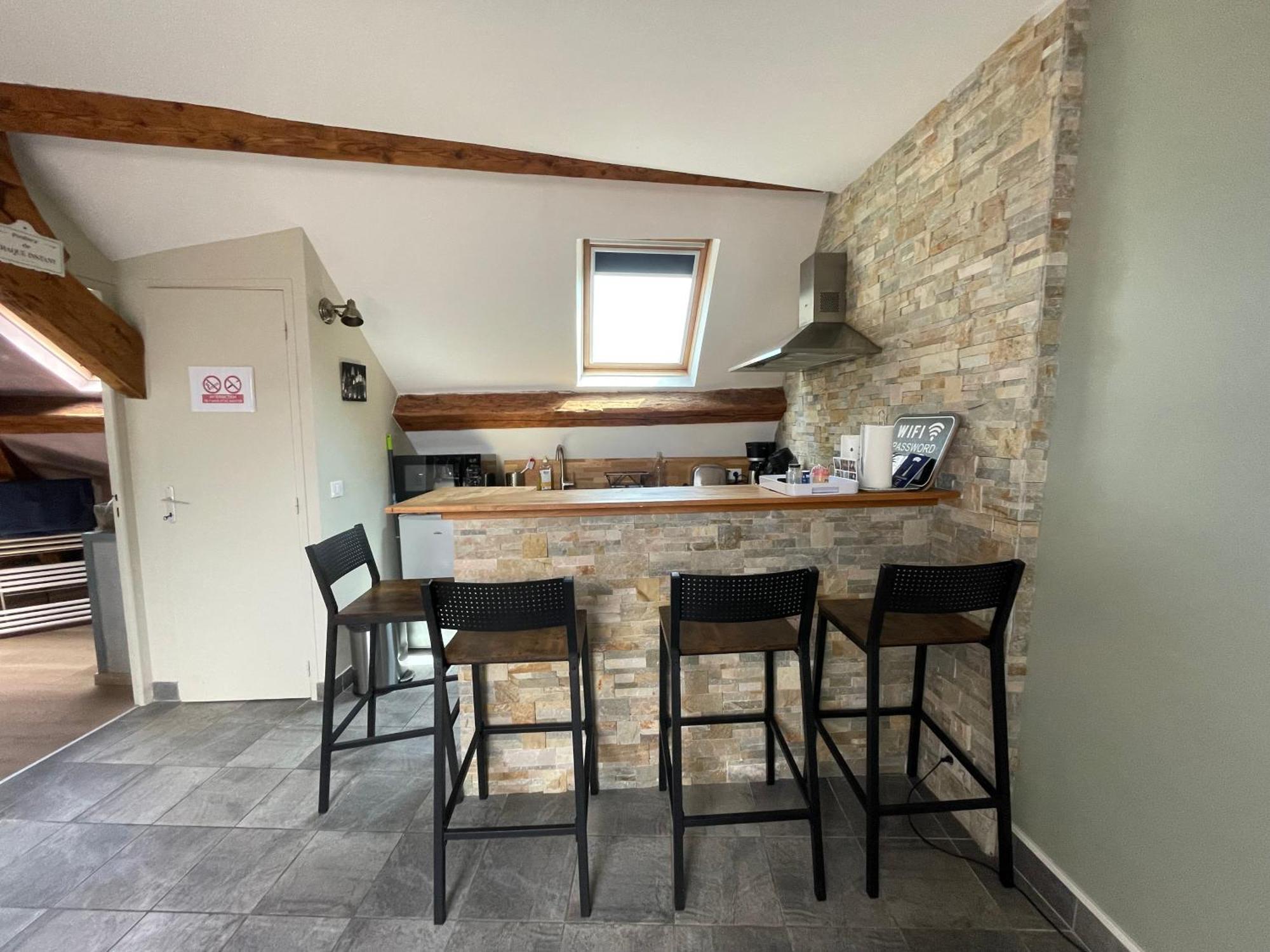 Les Combles De L Aure Grand Studio Cosy Confortable Classe 3 Etoiles Centre Bayeux 2 Mn A Pied Cathedrale Proche Plages Du Debarquement Экстерьер фото